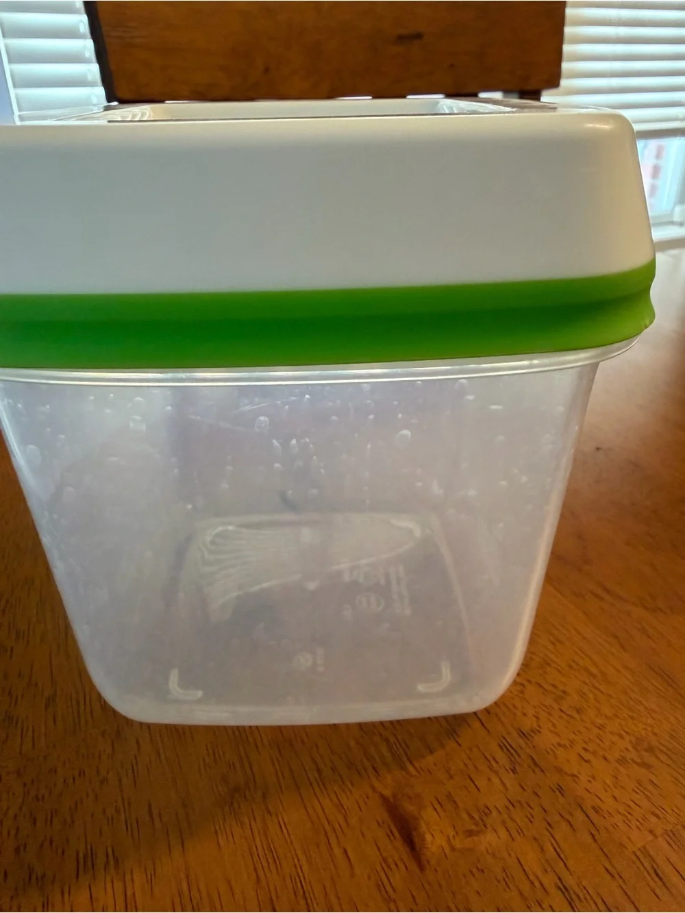 Rubbermaid FreshWorks Produce Saver Food Storage Container, Small & Medium